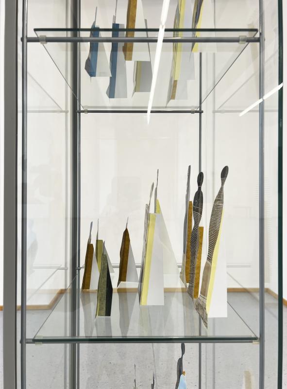 ZEIT2, papirklip i montre set fra siden