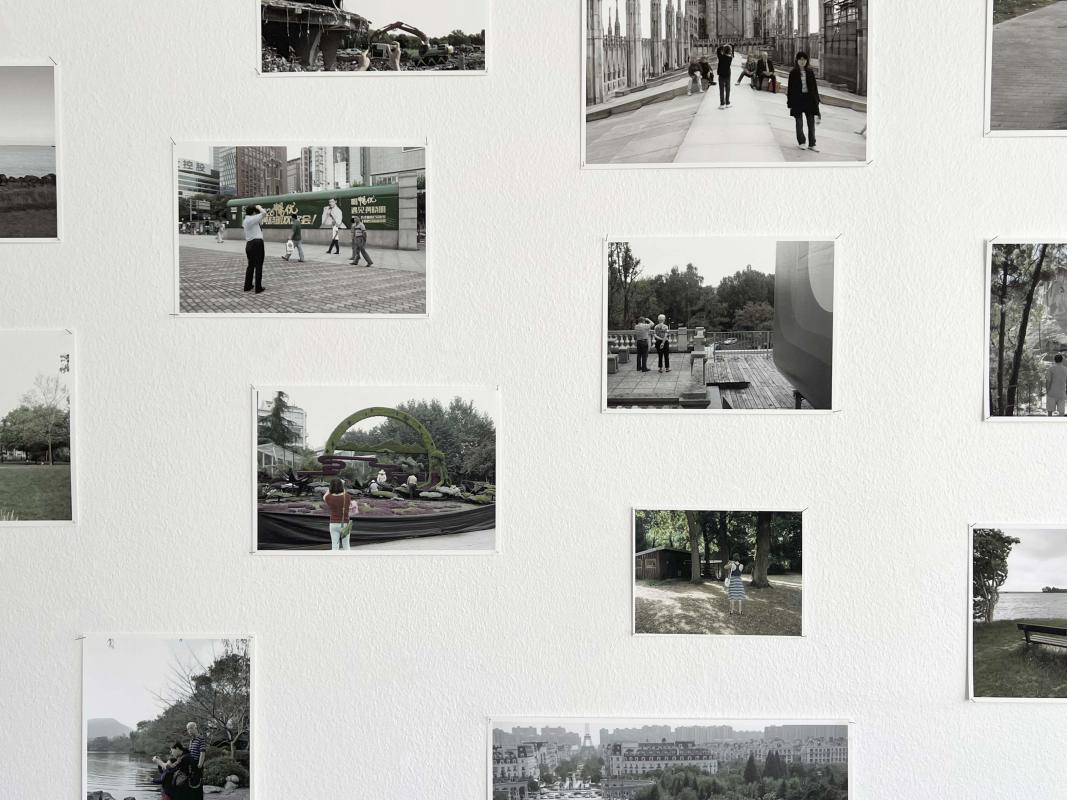 Blikket, øjeblikket. Håndkolorerede s/h digitale print. 2024