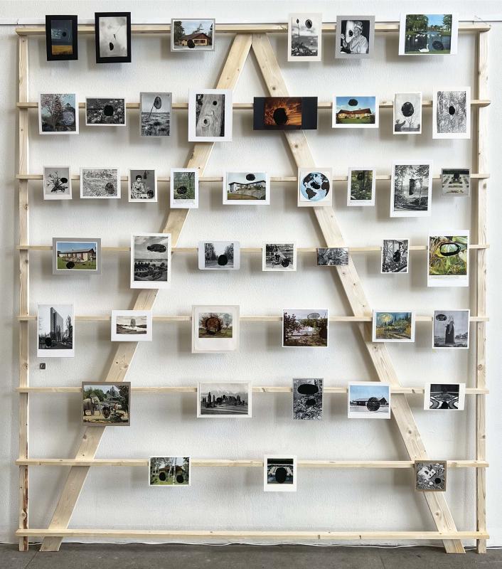 Kartoflerne kommer. 2025. Kartoffeltryk på bogsider